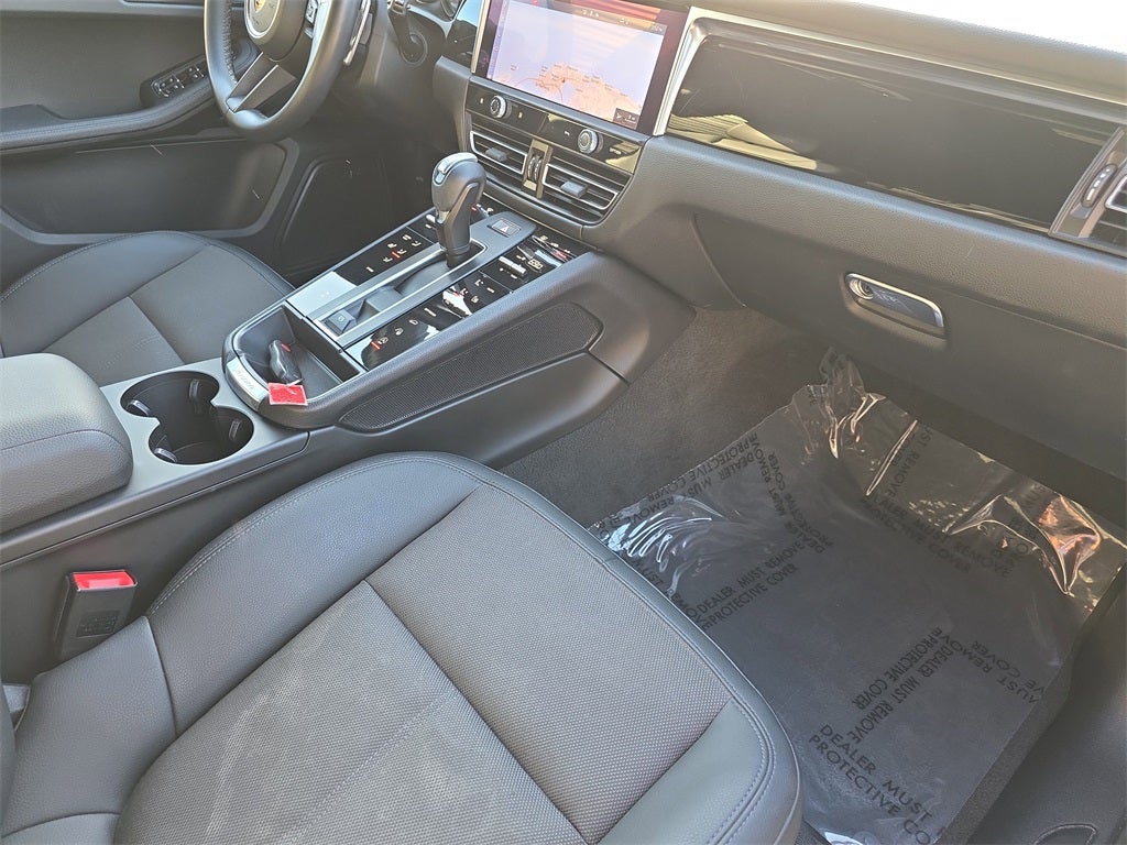 2022 Porsche Macan Base