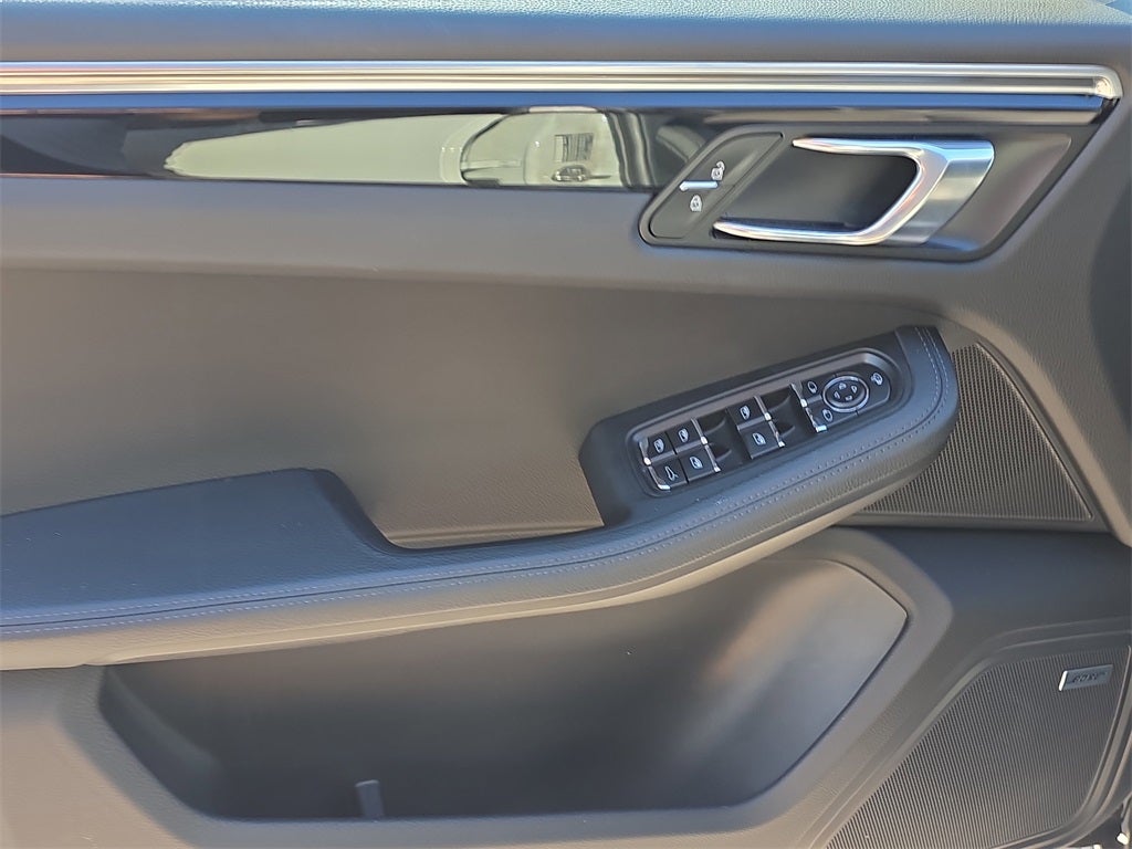 2022 Porsche Macan Base