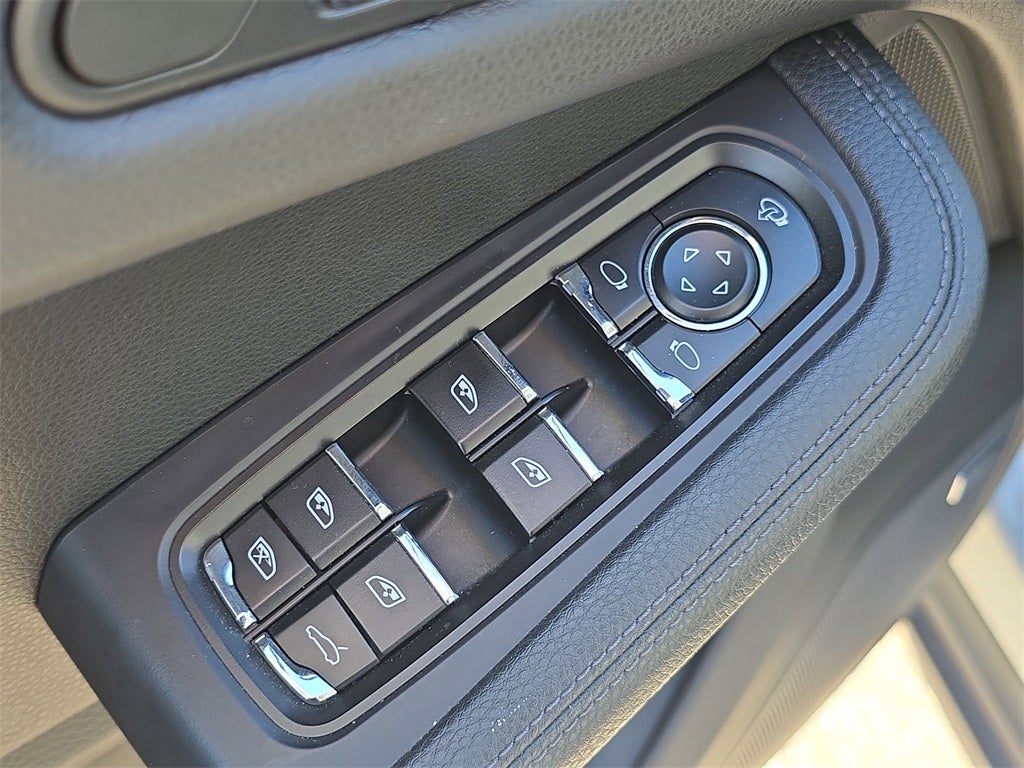 2022 Porsche Macan Base