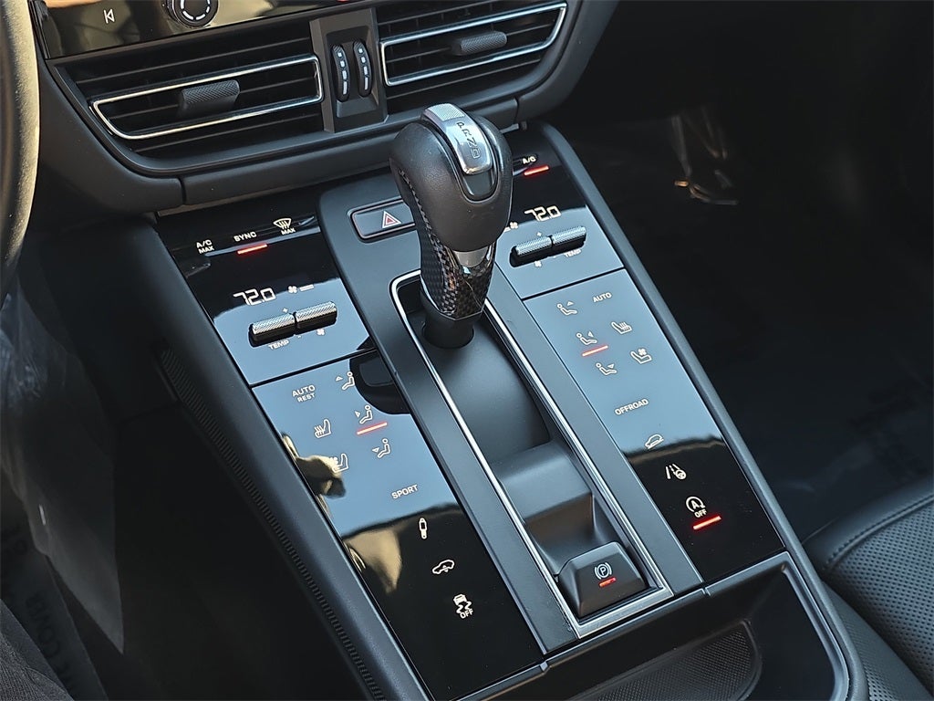 2024 Porsche Macan Base