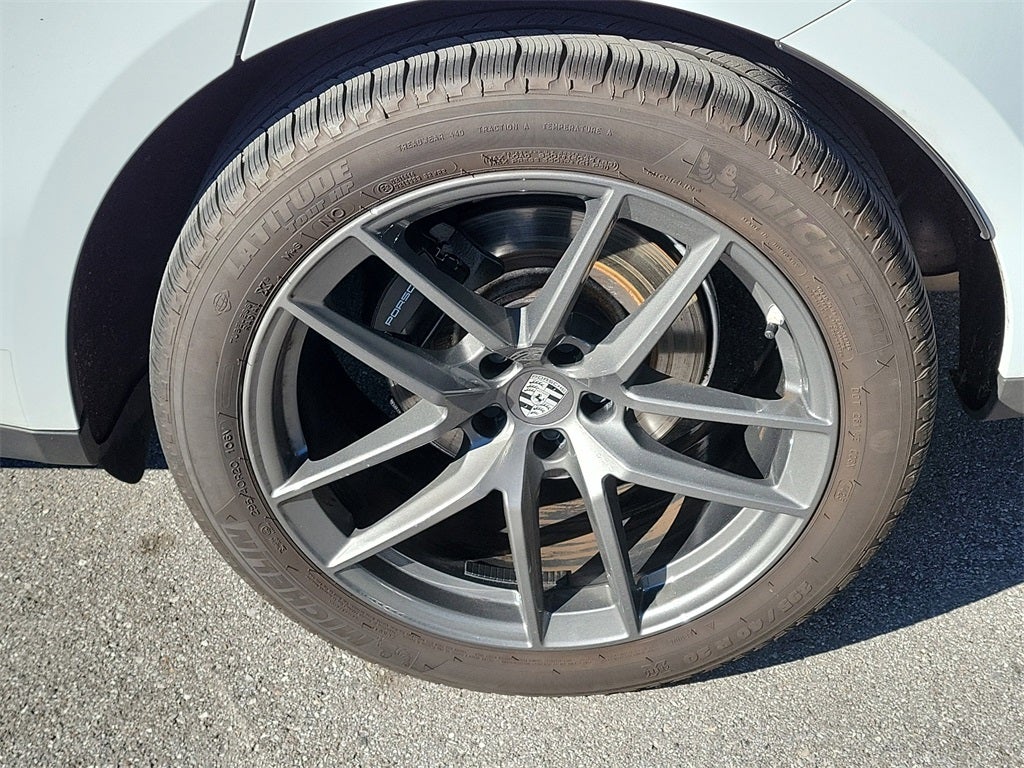 2024 Porsche Macan T