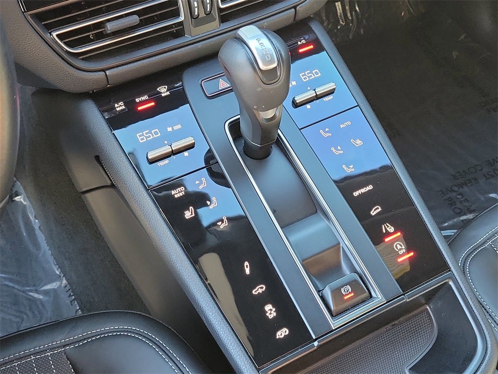 2024 Porsche Macan T