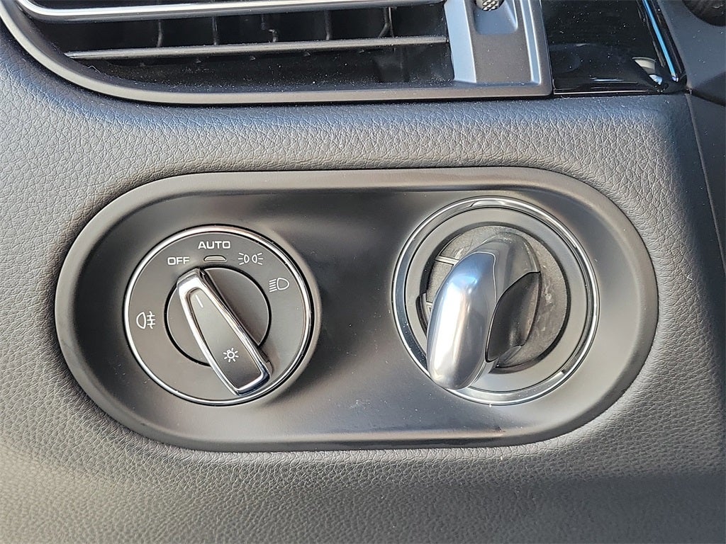 2024 Porsche Macan T