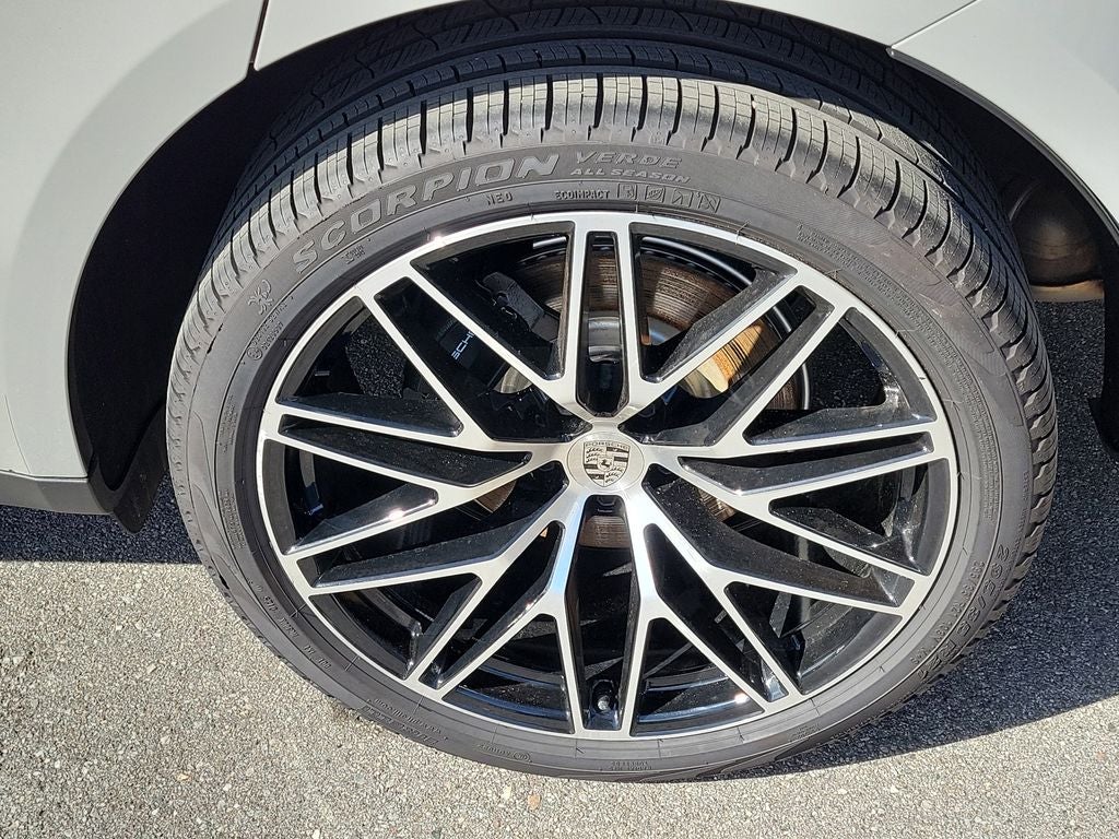 2025 Porsche Macan Base