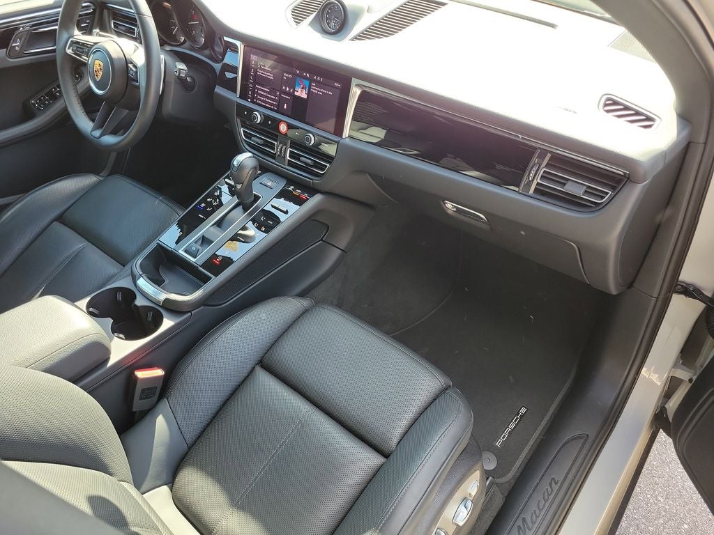 2025 Porsche Macan Base