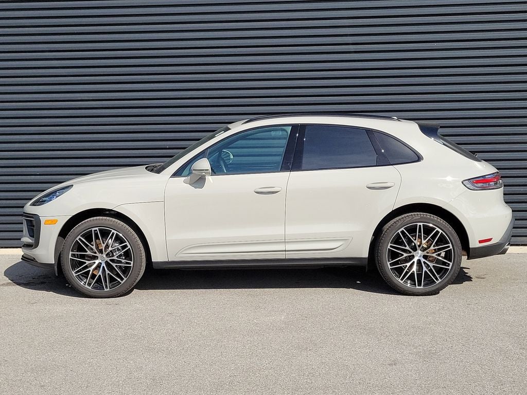 2025 Porsche Macan Base