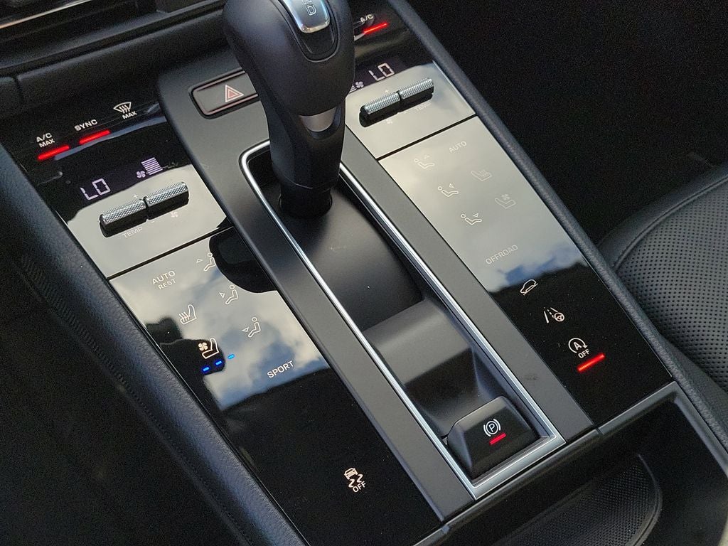 2025 Porsche Macan Base