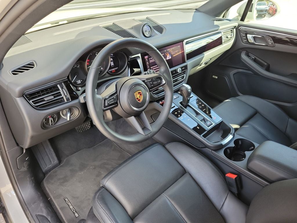 2025 Porsche Macan Base