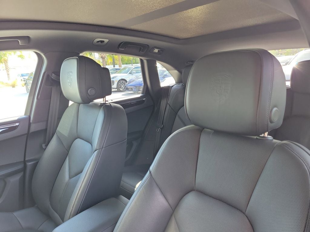 2025 Porsche Macan Base