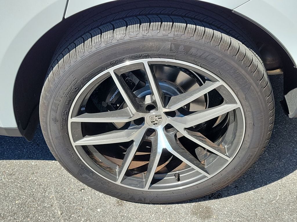 2025 Porsche Macan Base