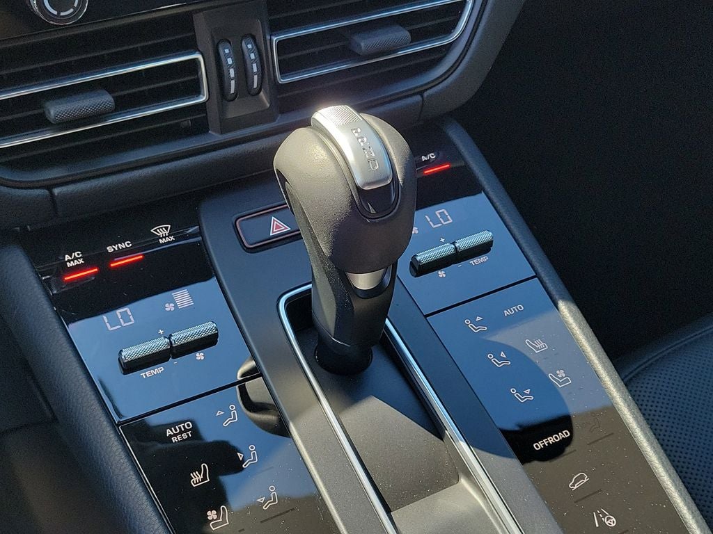 2025 Porsche Macan Base