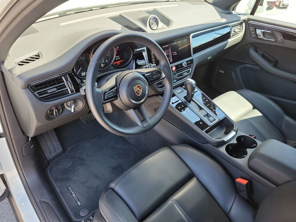 2025 Porsche Macan Base