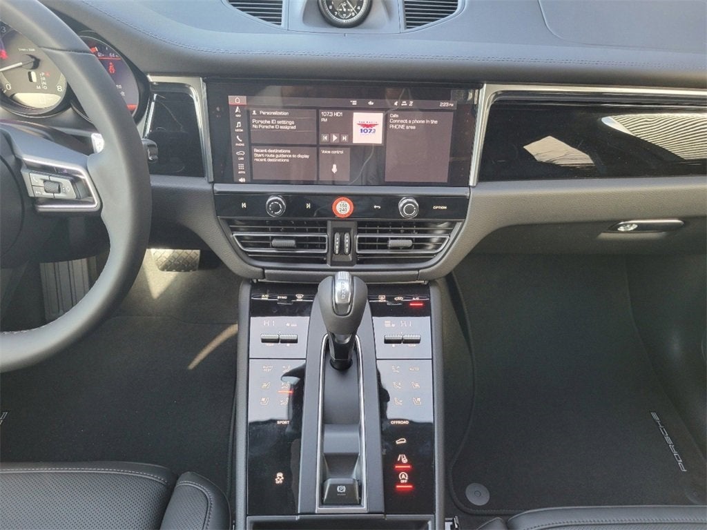 2025 Porsche Macan Base