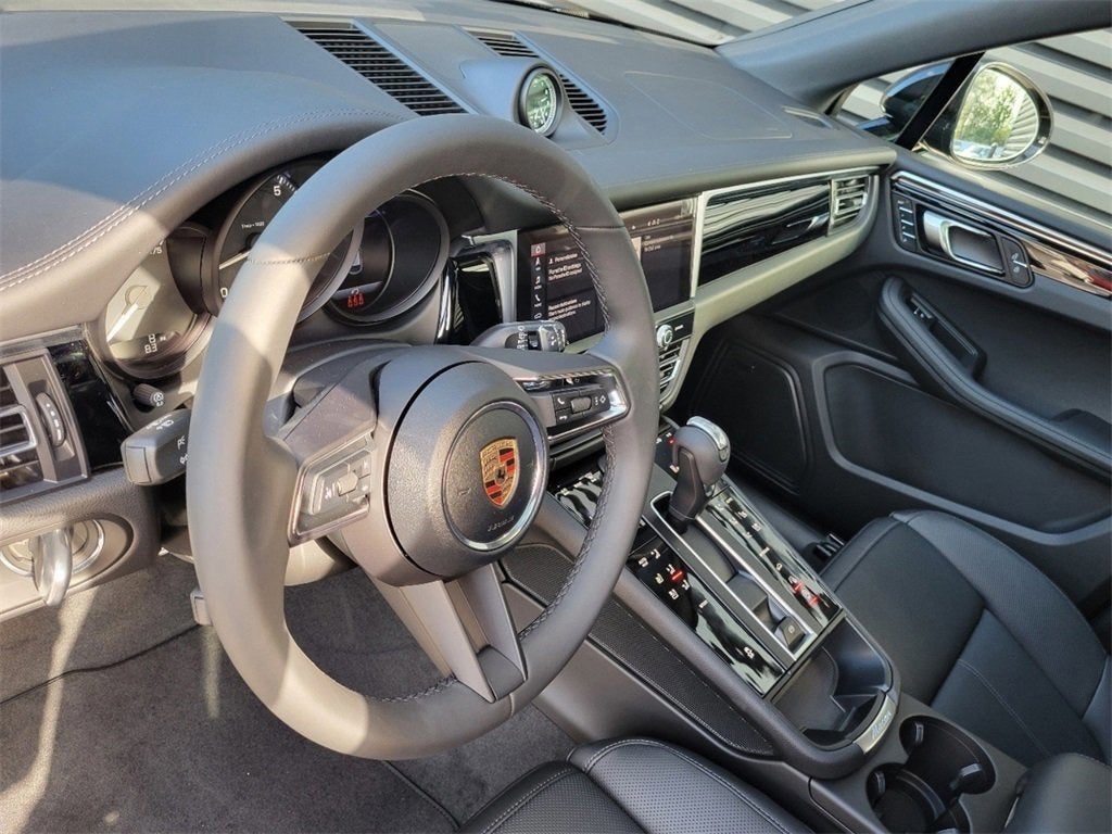 2025 Porsche Macan Base