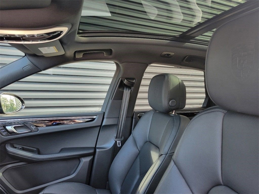2025 Porsche Macan Base