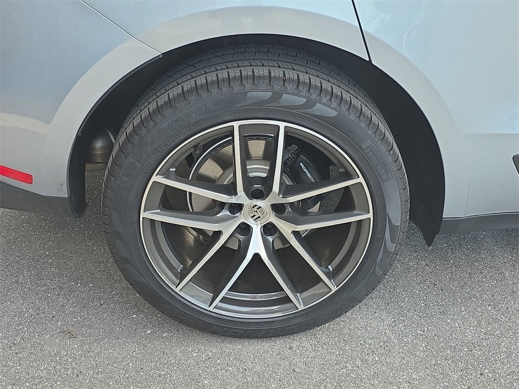 2025 Porsche Macan Base