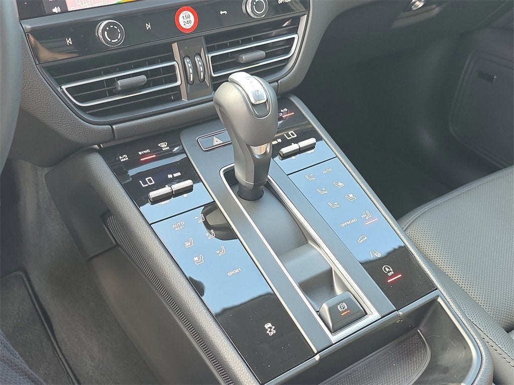 2025 Porsche Macan Base