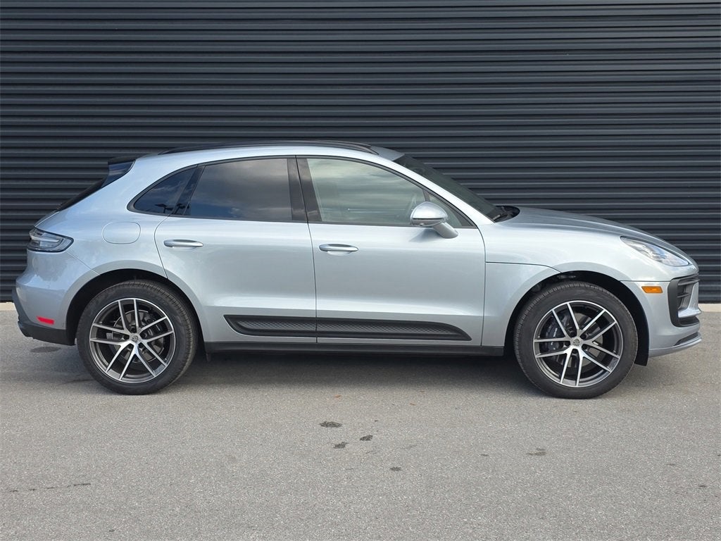 2025 Porsche Macan Base