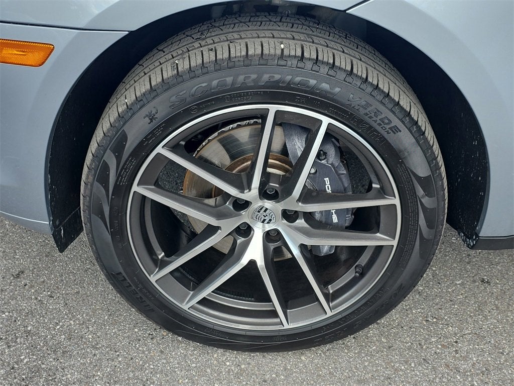 2025 Porsche Macan Base
