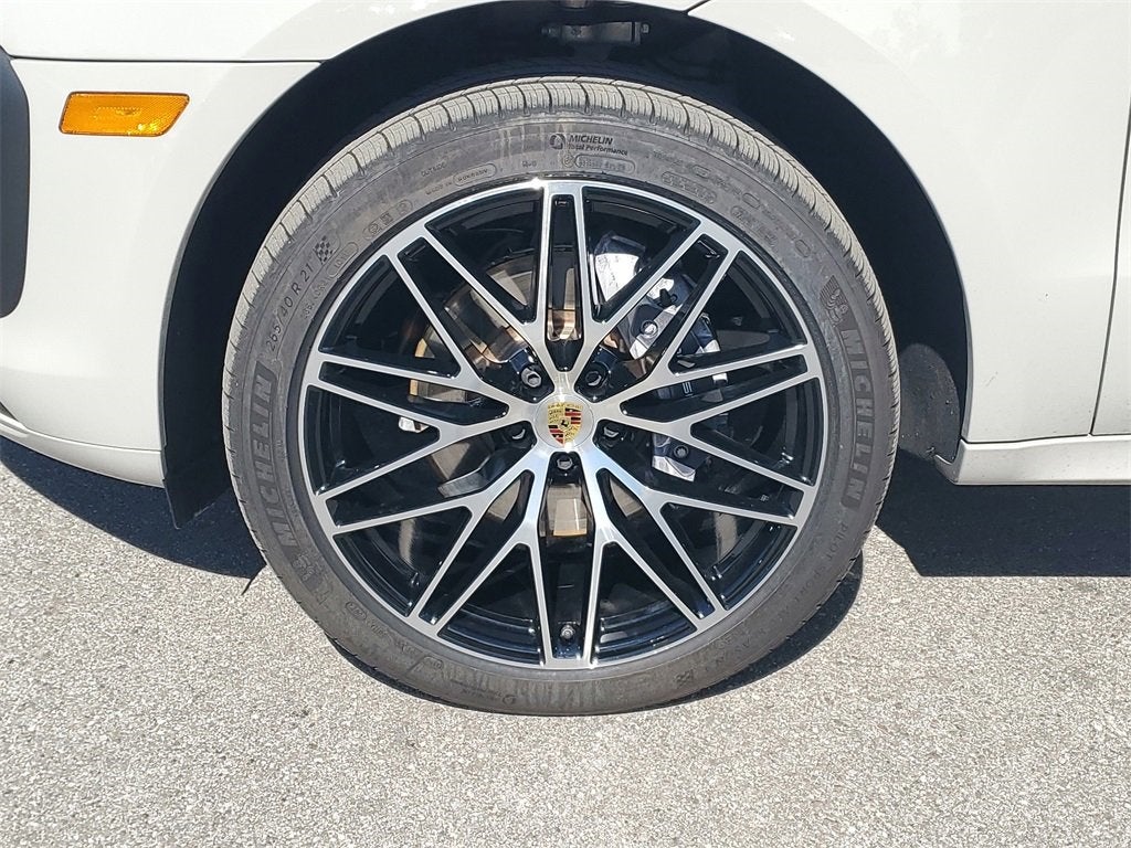 2025 Porsche Macan Base