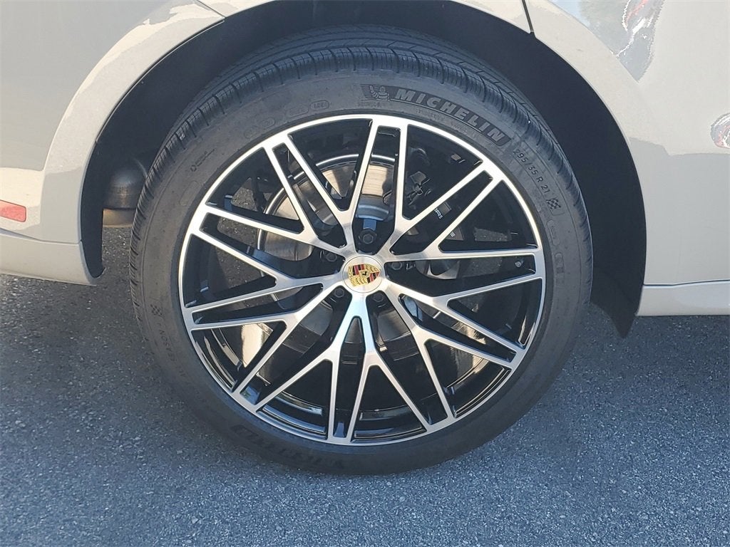 2025 Porsche Macan Base