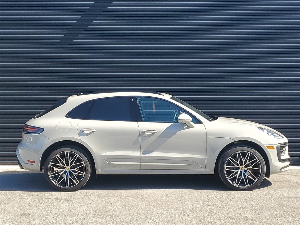 2025 Porsche Macan Base