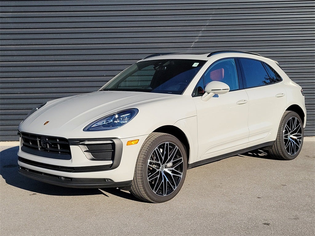2025 Porsche Macan Base