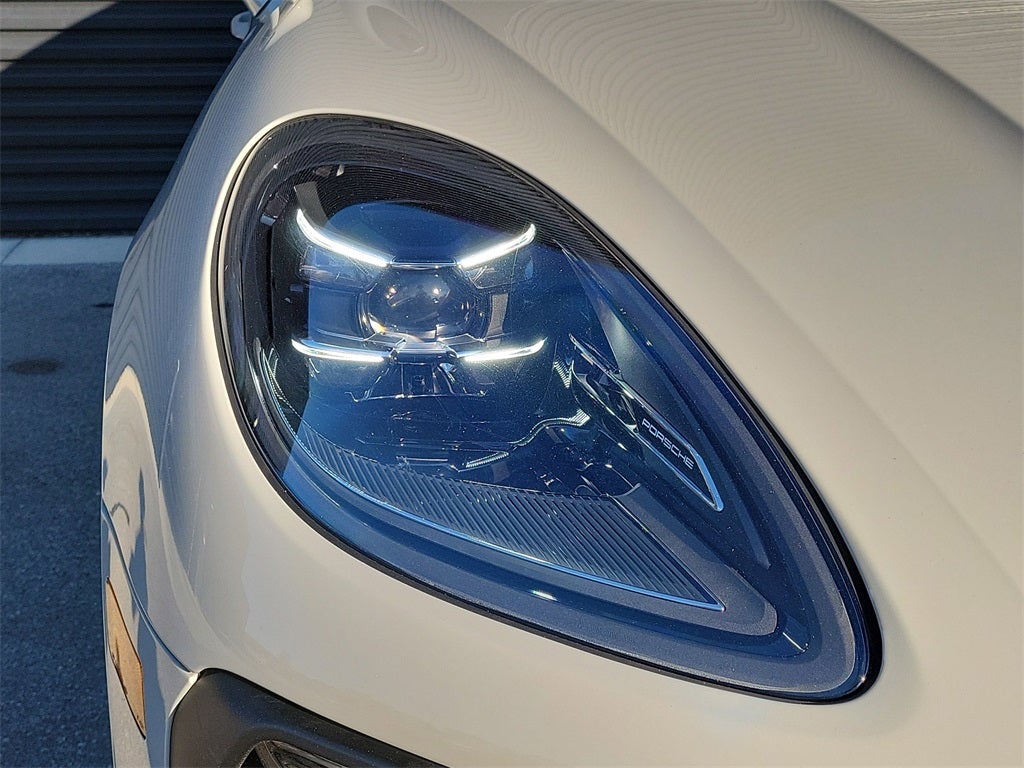 2025 Porsche Macan Base