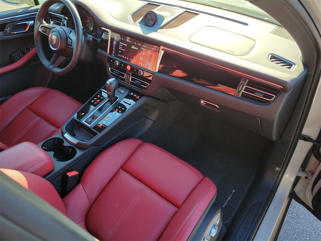 2025 Porsche Macan Base