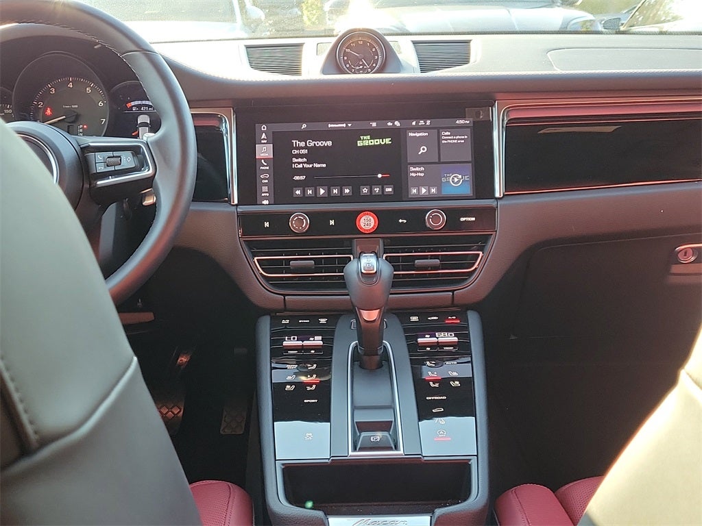 2025 Porsche Macan Base