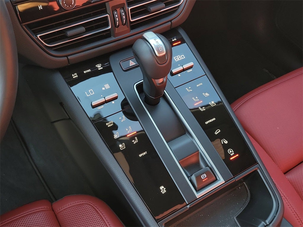 2025 Porsche Macan Base