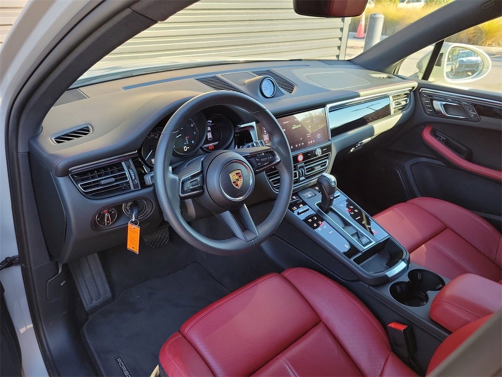 2025 Porsche Macan Base