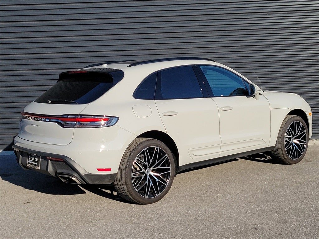 2025 Porsche Macan Base