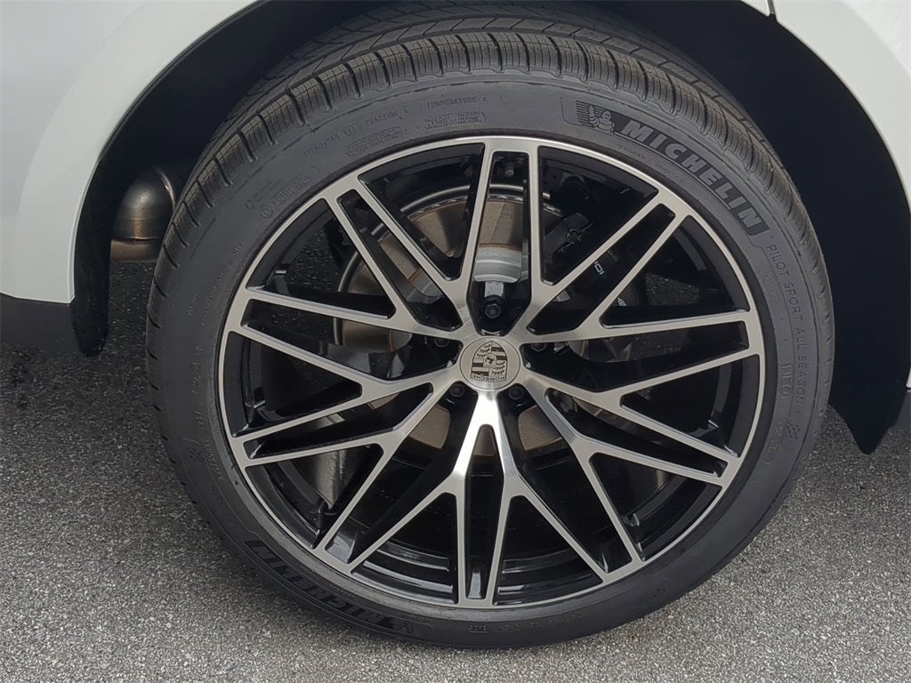 2026 Porsche Macan Base