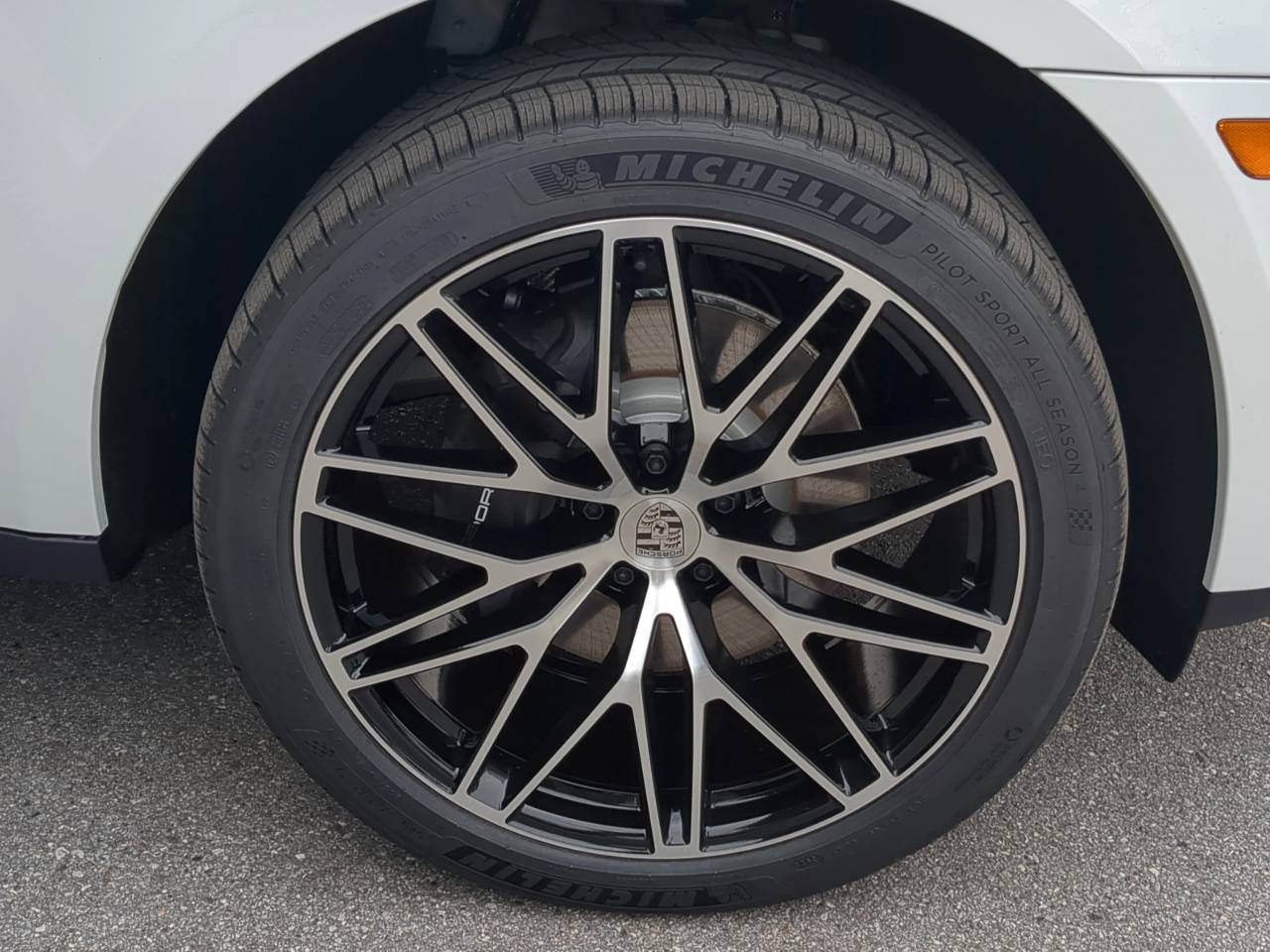 2026 Porsche Macan Base