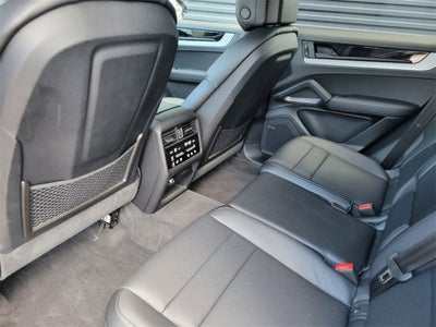 2025 Porsche Cayenne Base