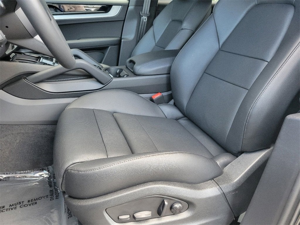 2025 Porsche Cayenne Base