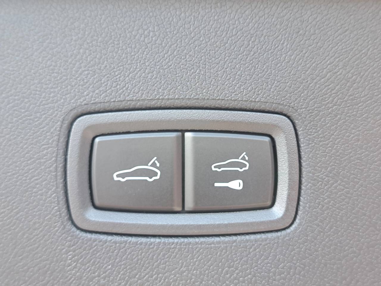 2025 Porsche Cayenne Base