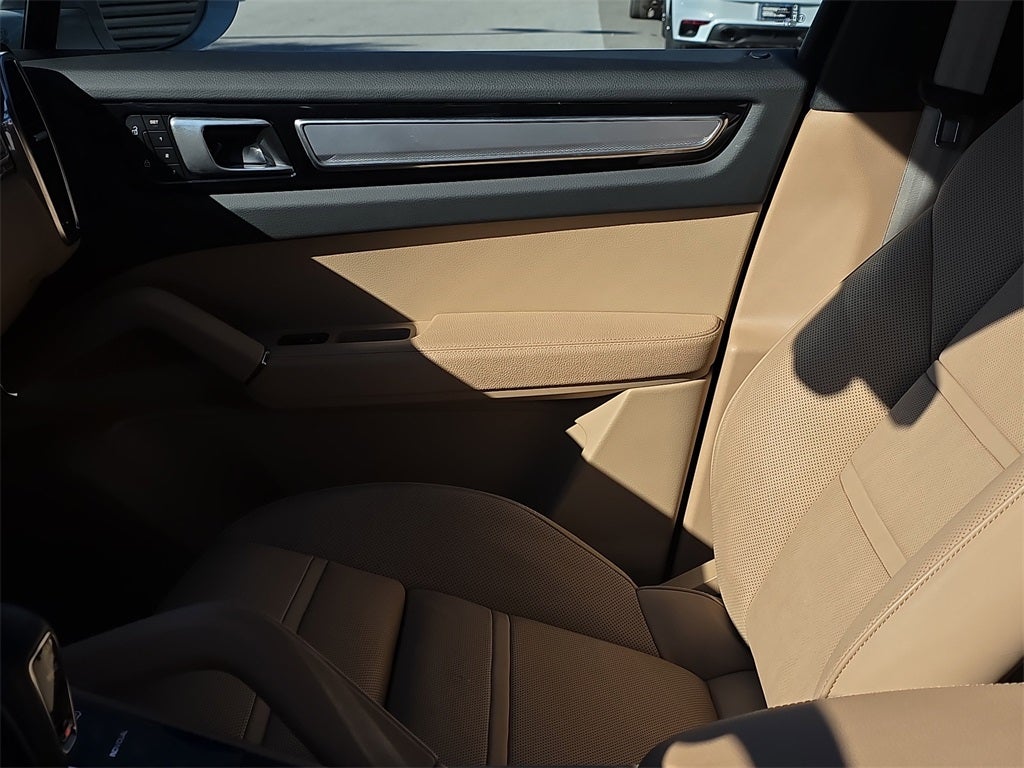 2023 Porsche Cayenne Base