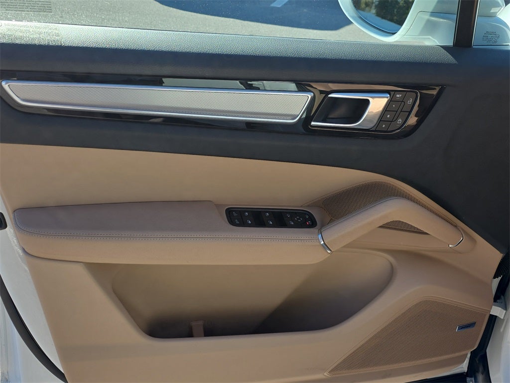 2023 Porsche Cayenne Base