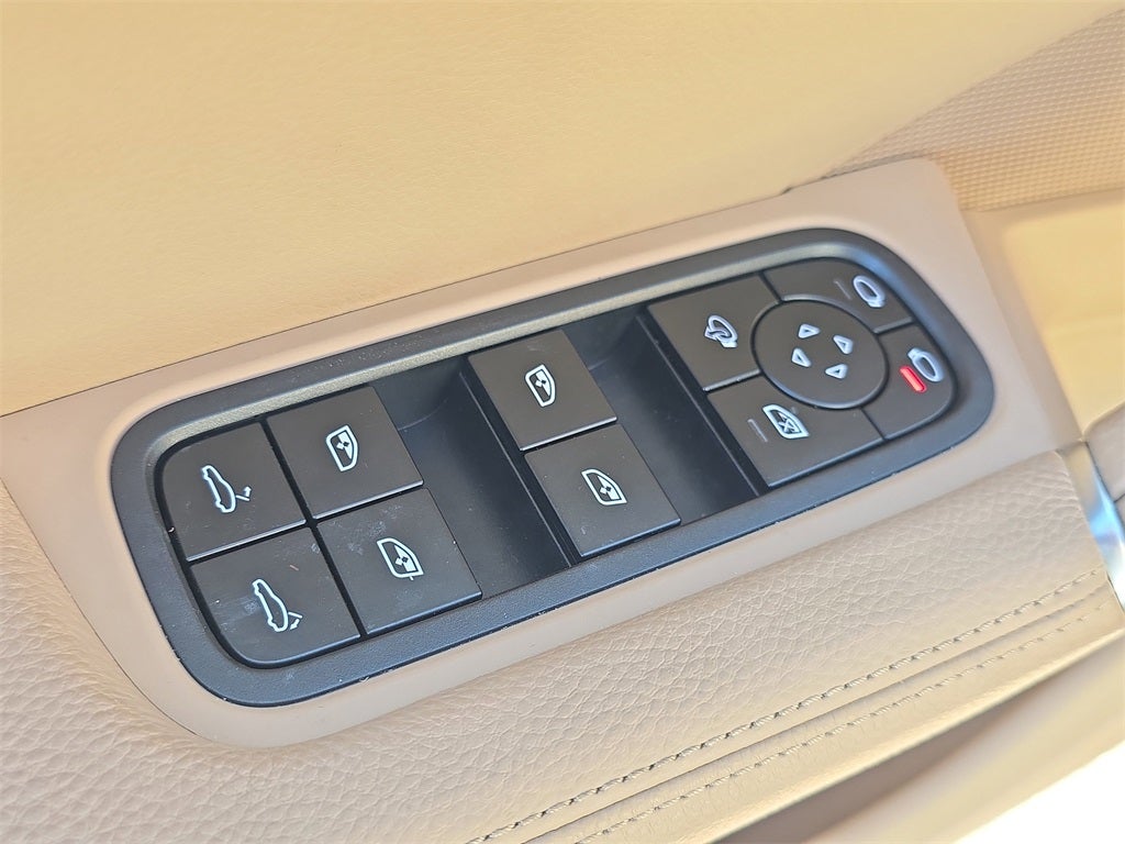 2023 Porsche Cayenne Base