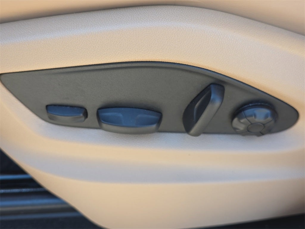 2023 Porsche Cayenne Base