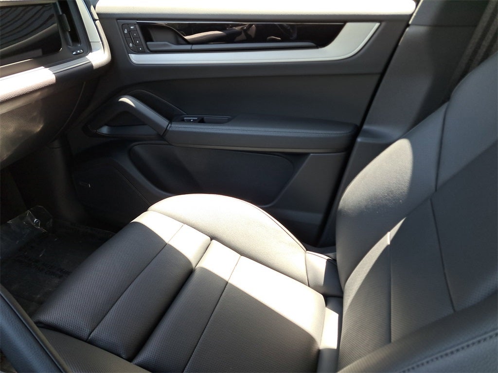 2025 Porsche Cayenne Base