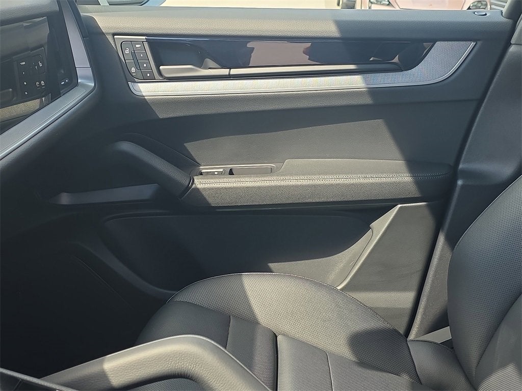 2025 Porsche Cayenne Base