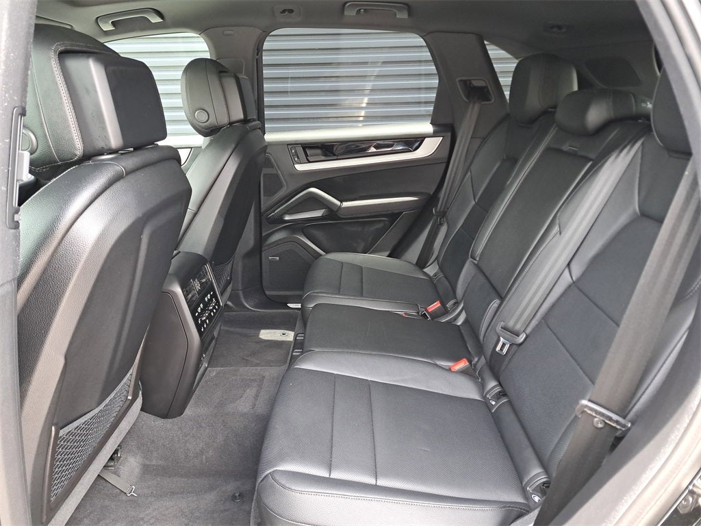 2025 Porsche Cayenne Base