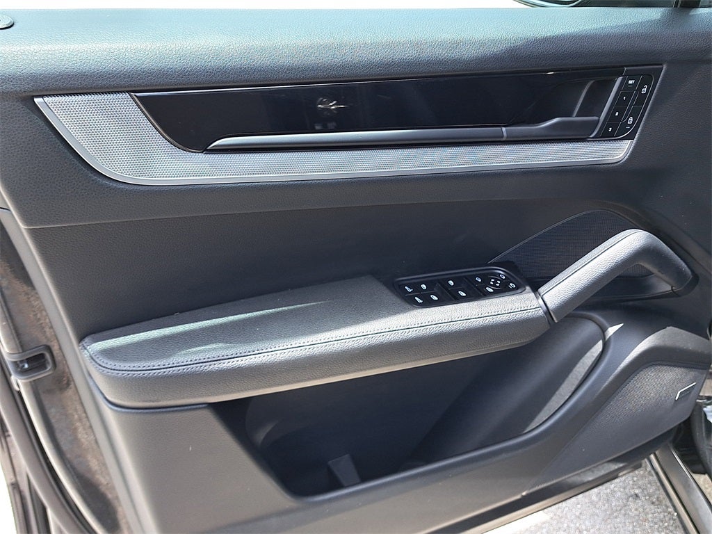 2025 Porsche Cayenne Base