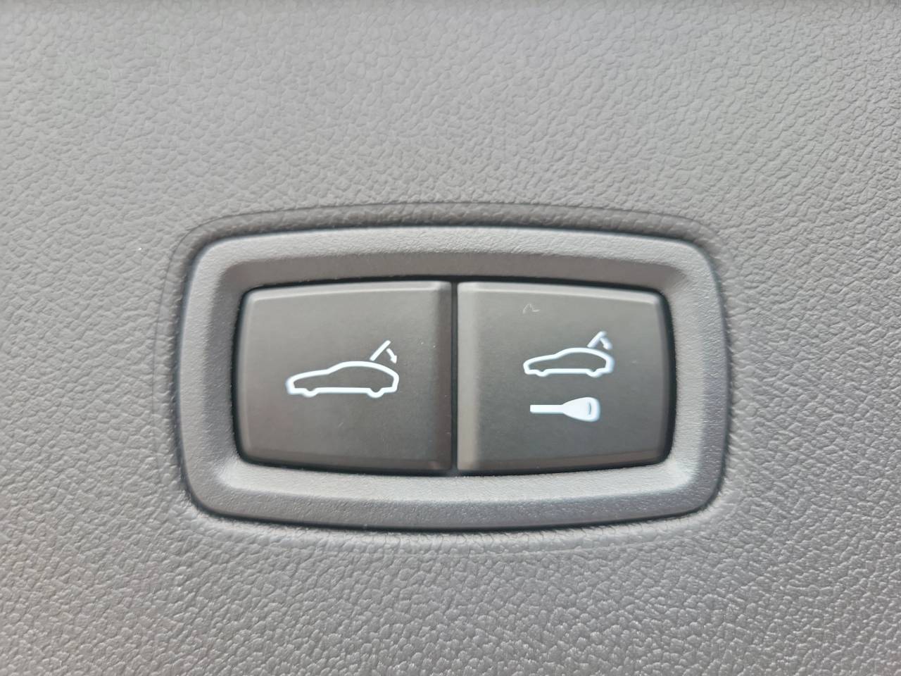 2025 Porsche Cayenne Base