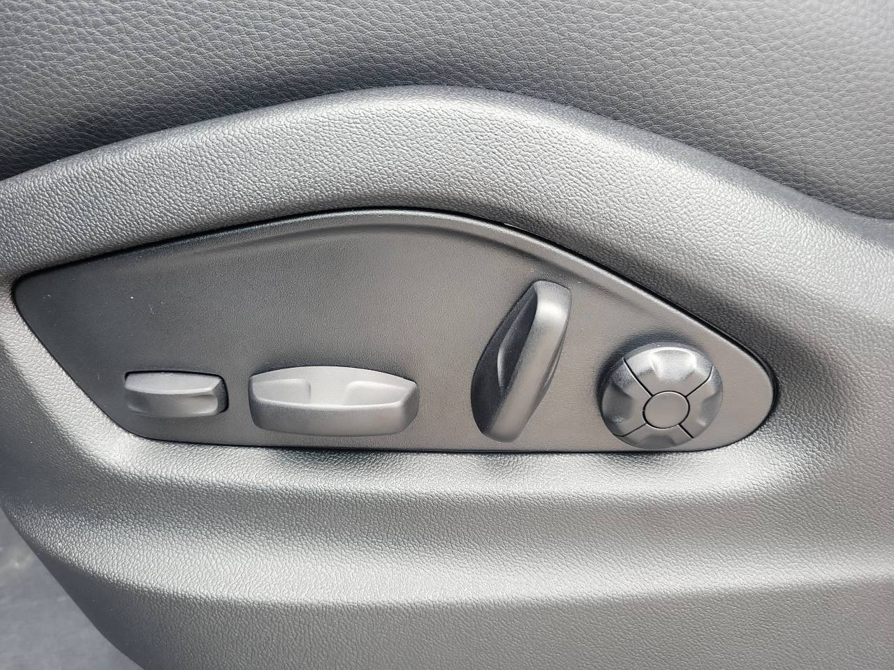 2025 Porsche Cayenne Base