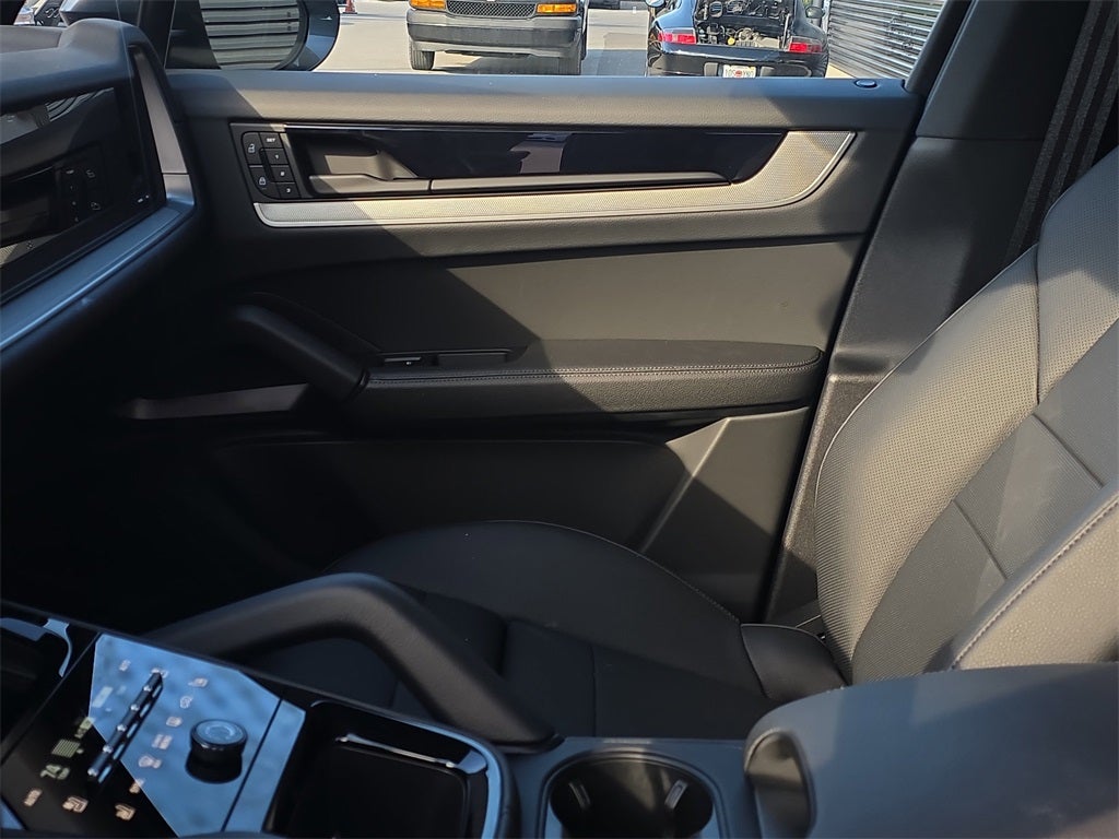 2025 Porsche Cayenne Base