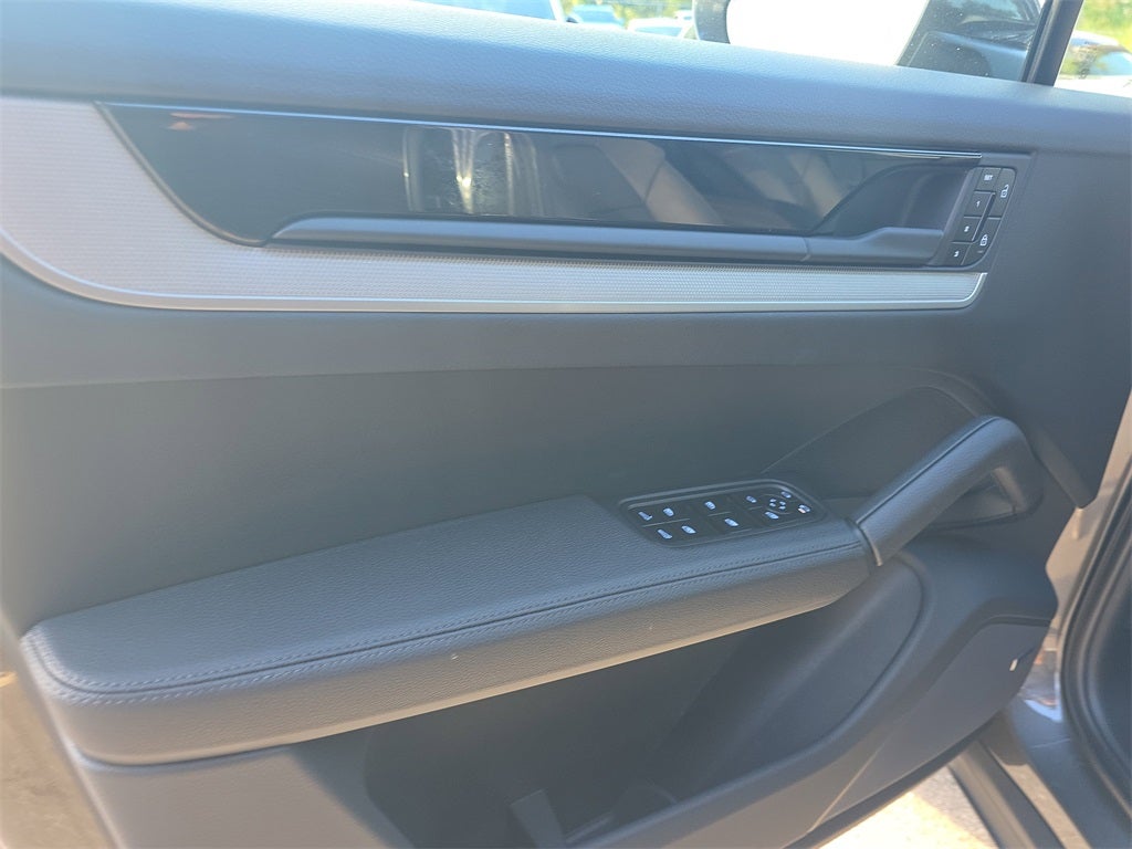 2025 Porsche Cayenne Base